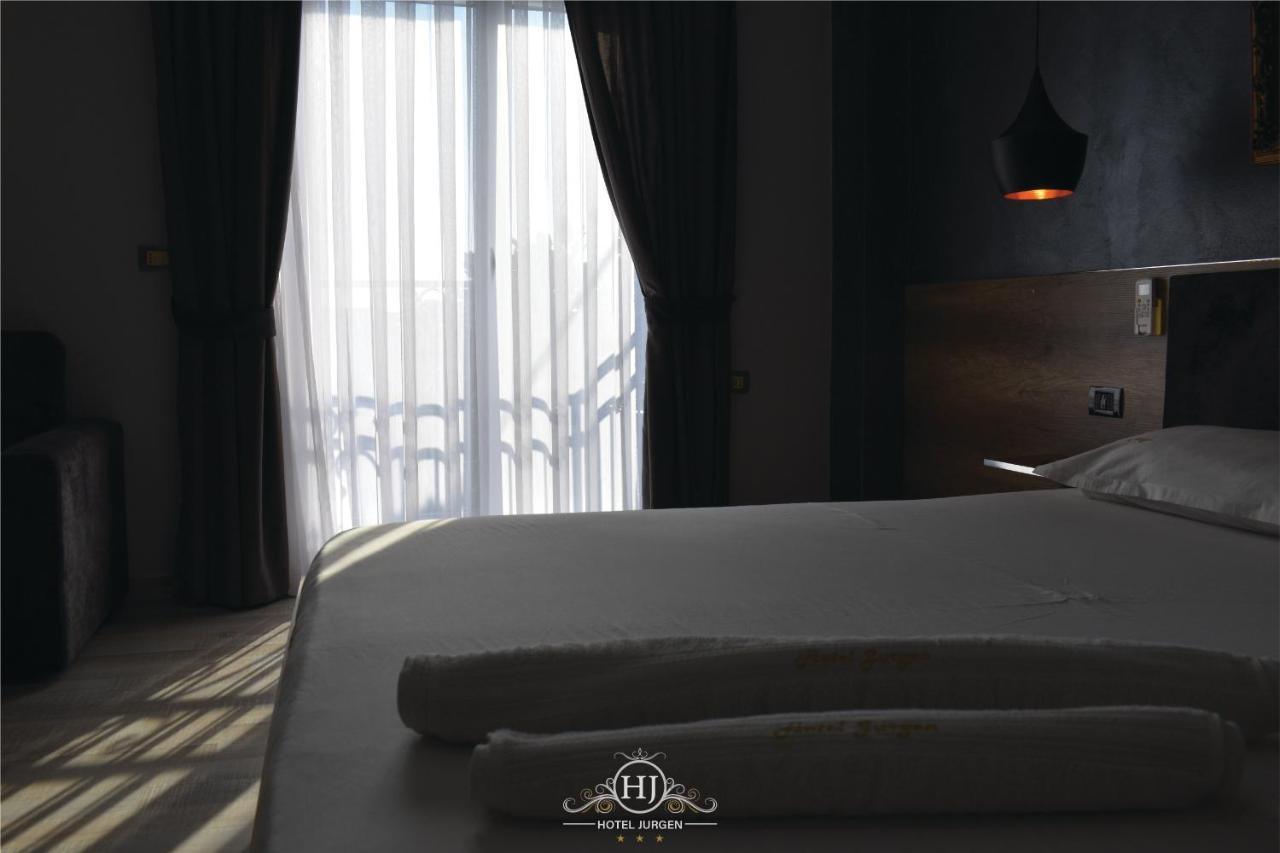 Hotel Jurgen Lezhë エクステリア 写真