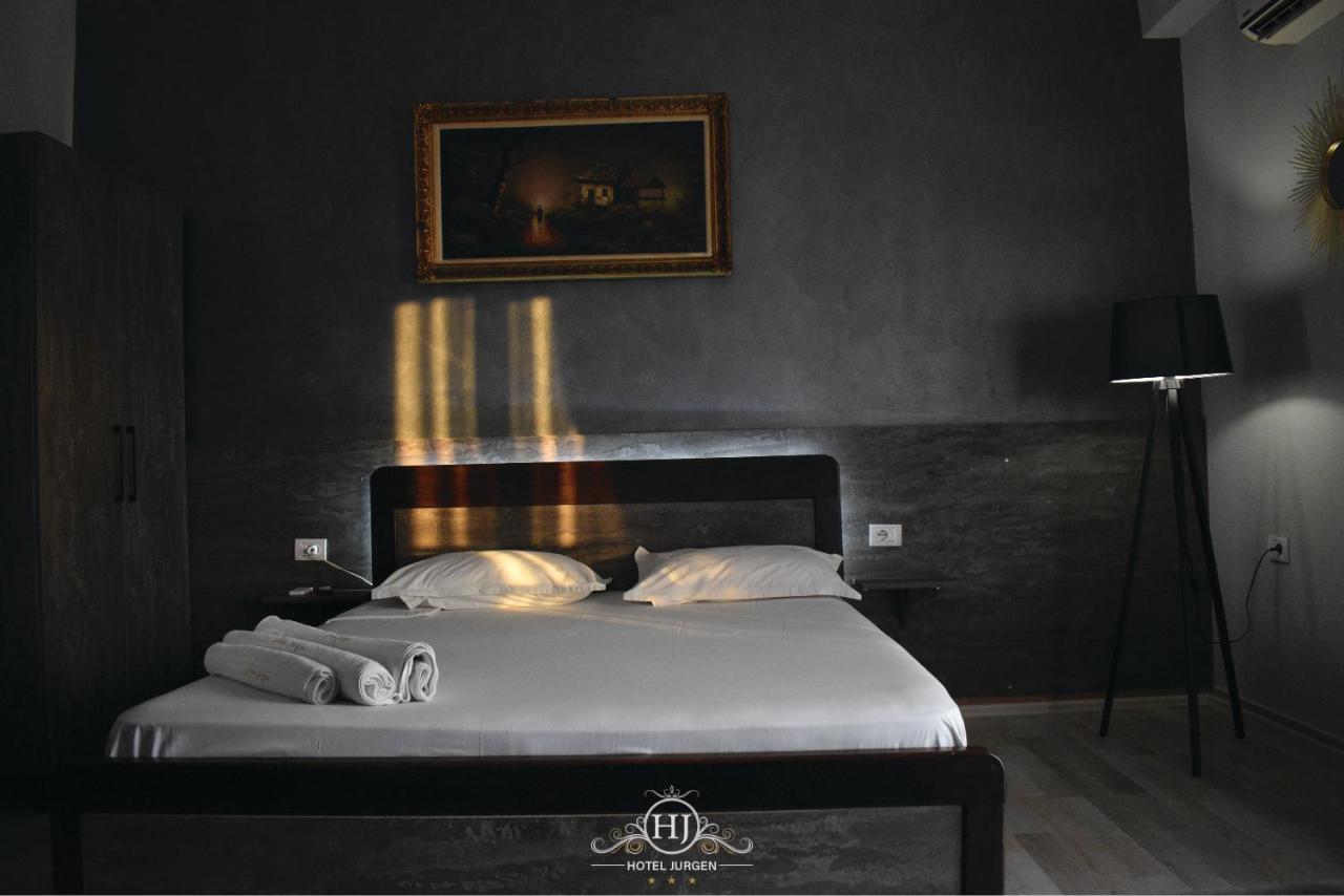 Hotel Jurgen Lezhë エクステリア 写真
