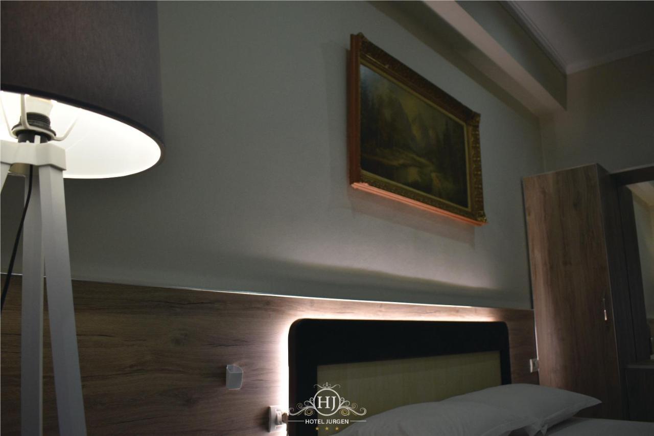 Hotel Jurgen Lezhë エクステリア 写真