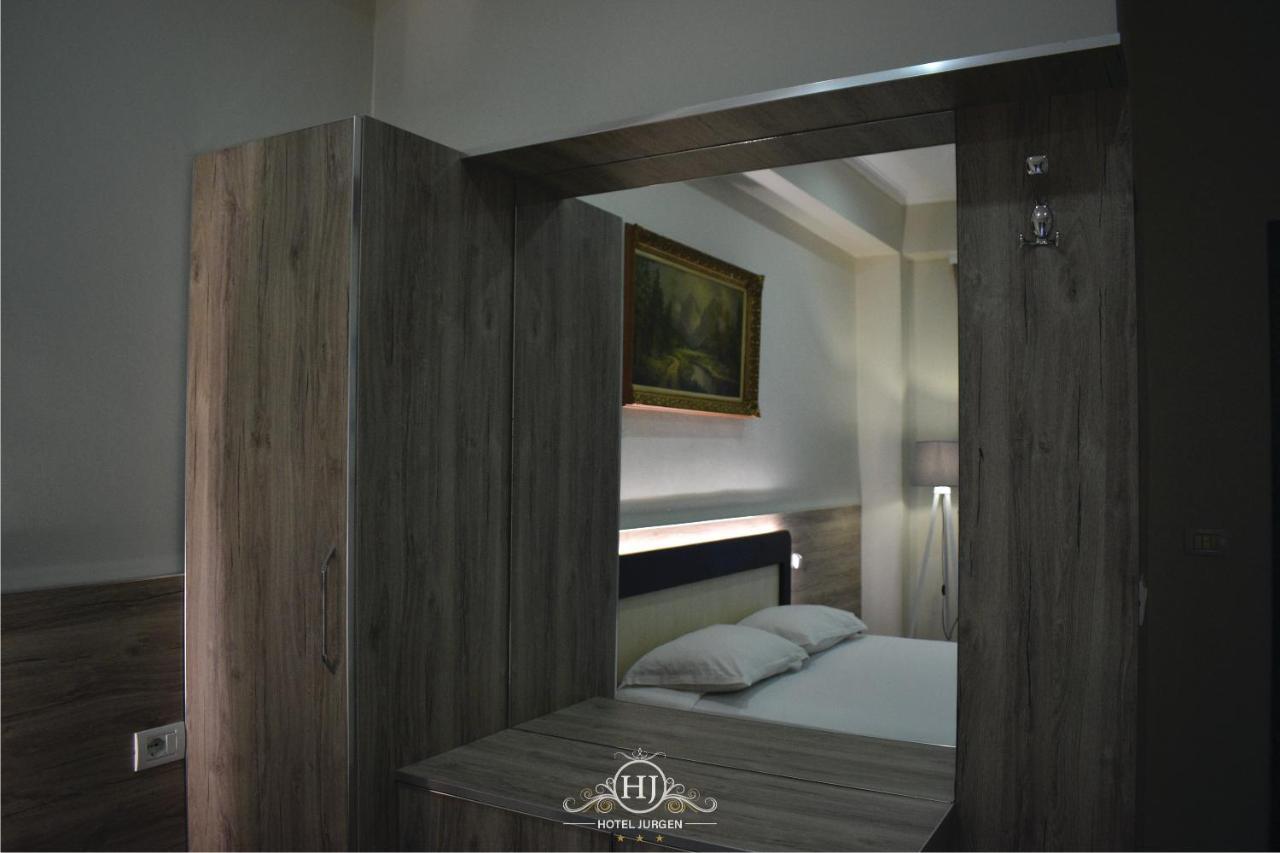 Hotel Jurgen Lezhë エクステリア 写真