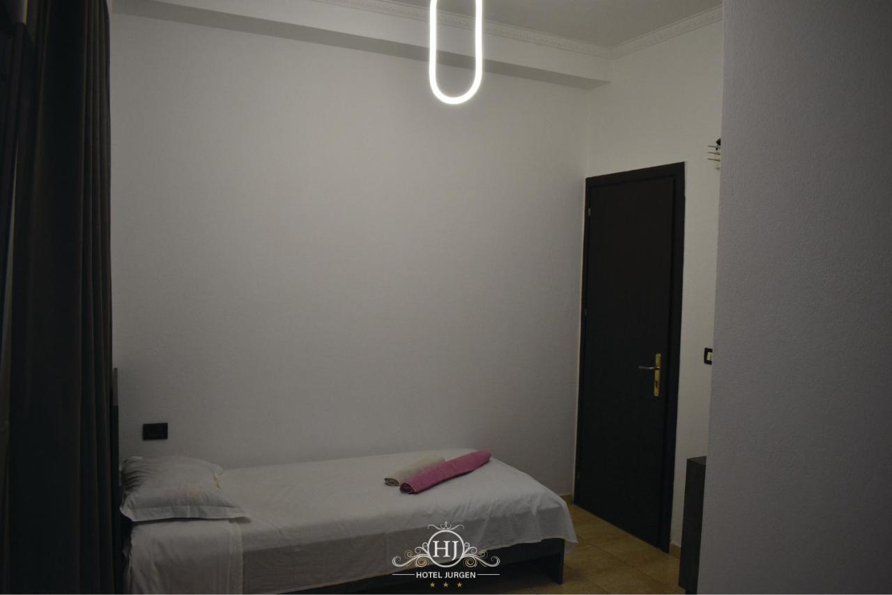 Hotel Jurgen Lezhë エクステリア 写真