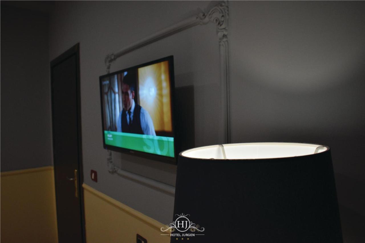 Hotel Jurgen Lezhë エクステリア 写真