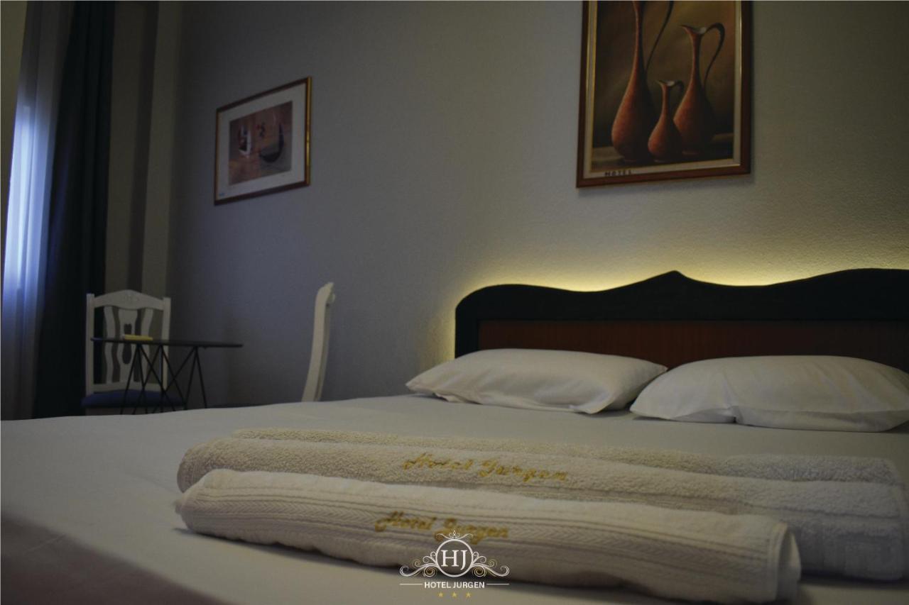 Hotel Jurgen Lezhë エクステリア 写真
