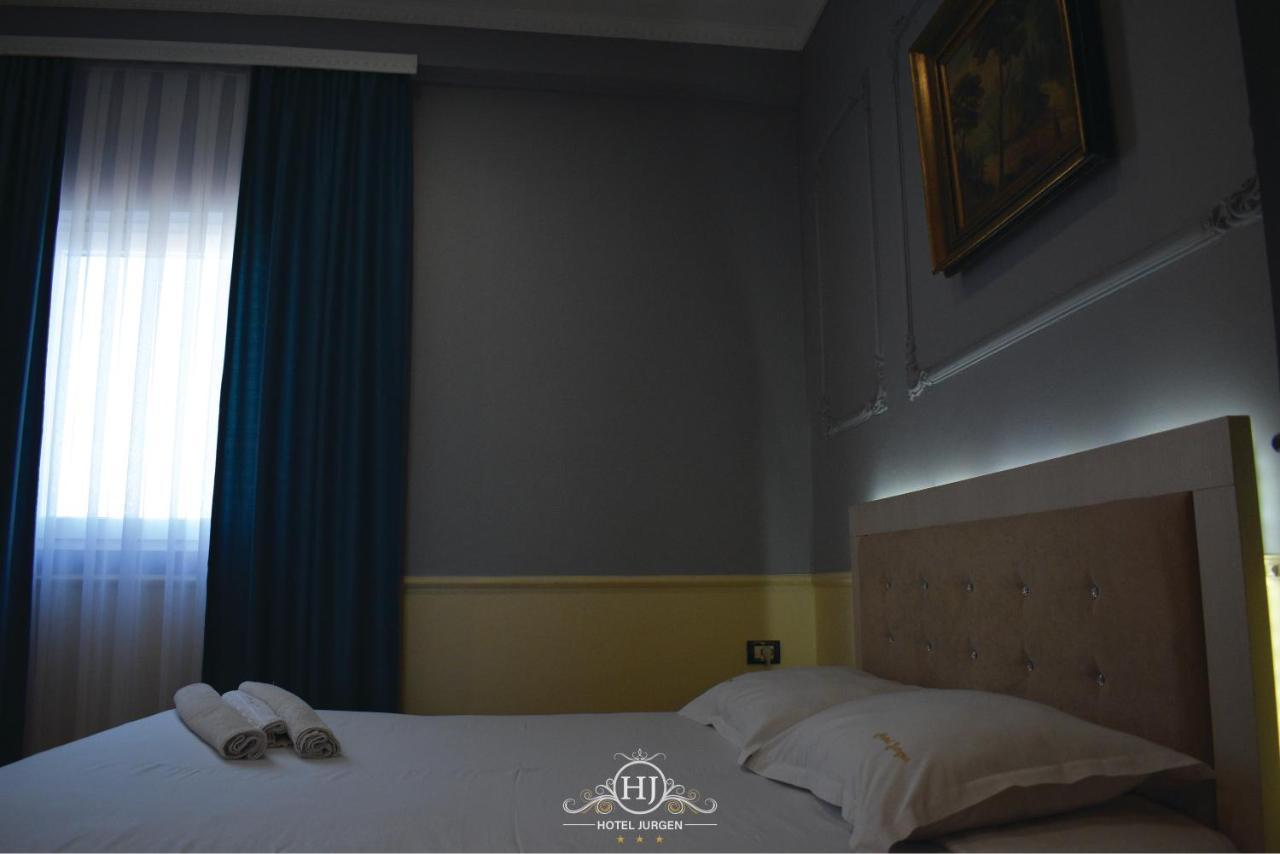 Hotel Jurgen Lezhë エクステリア 写真