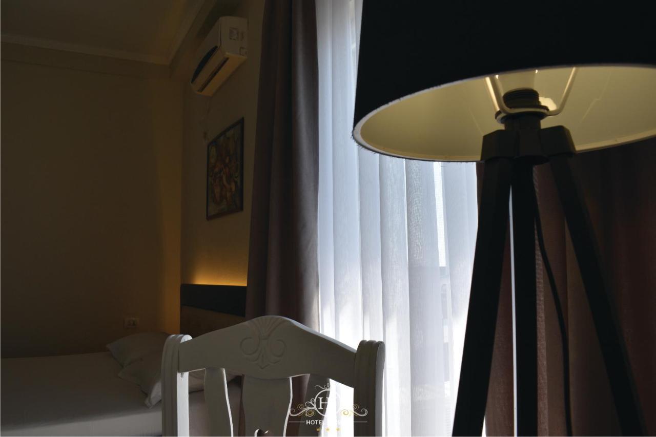 Hotel Jurgen Lezhë エクステリア 写真