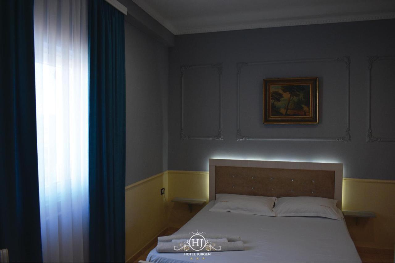 Hotel Jurgen Lezhë エクステリア 写真