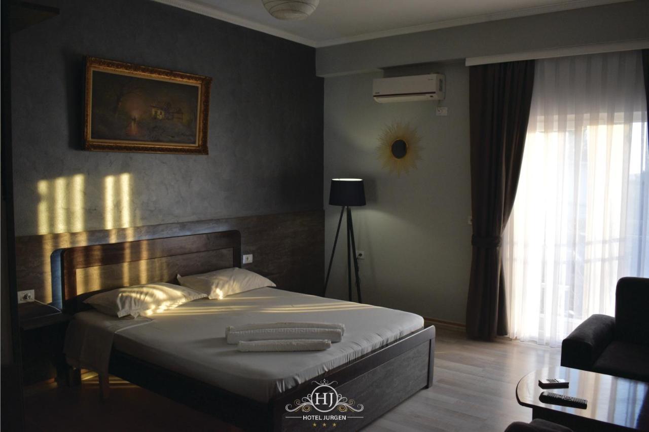 Hotel Jurgen Lezhë エクステリア 写真