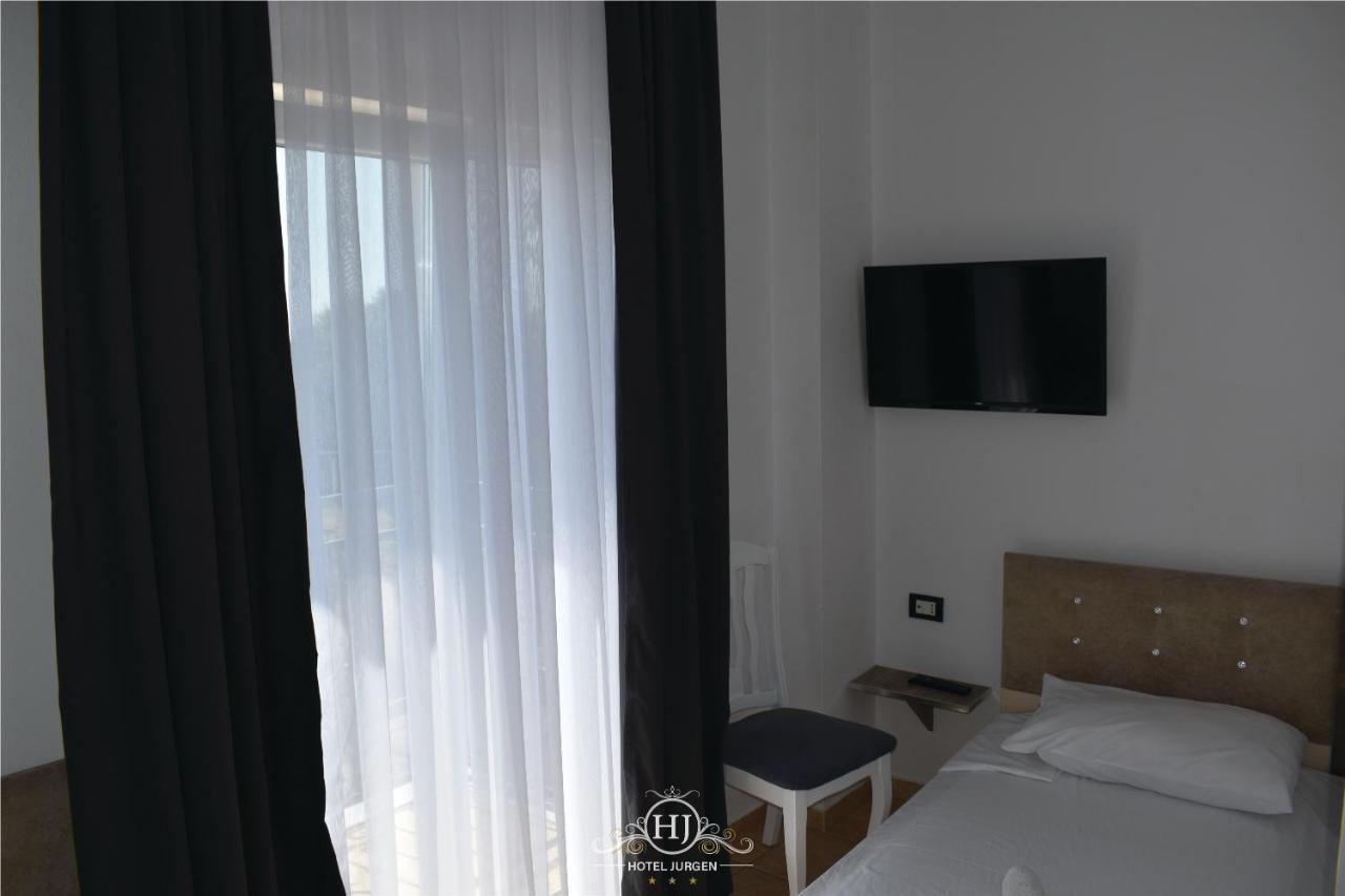 Hotel Jurgen Lezhë エクステリア 写真
