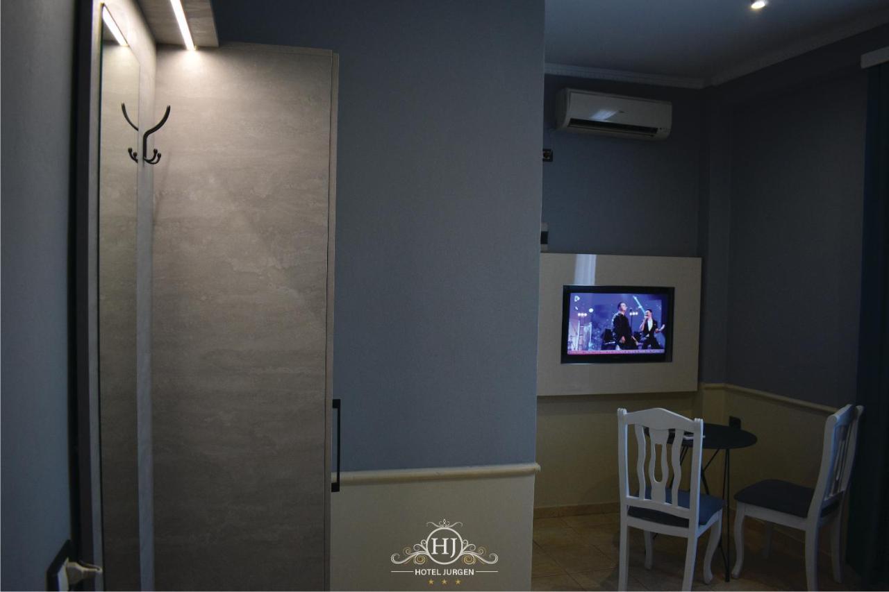 Hotel Jurgen Lezhë エクステリア 写真