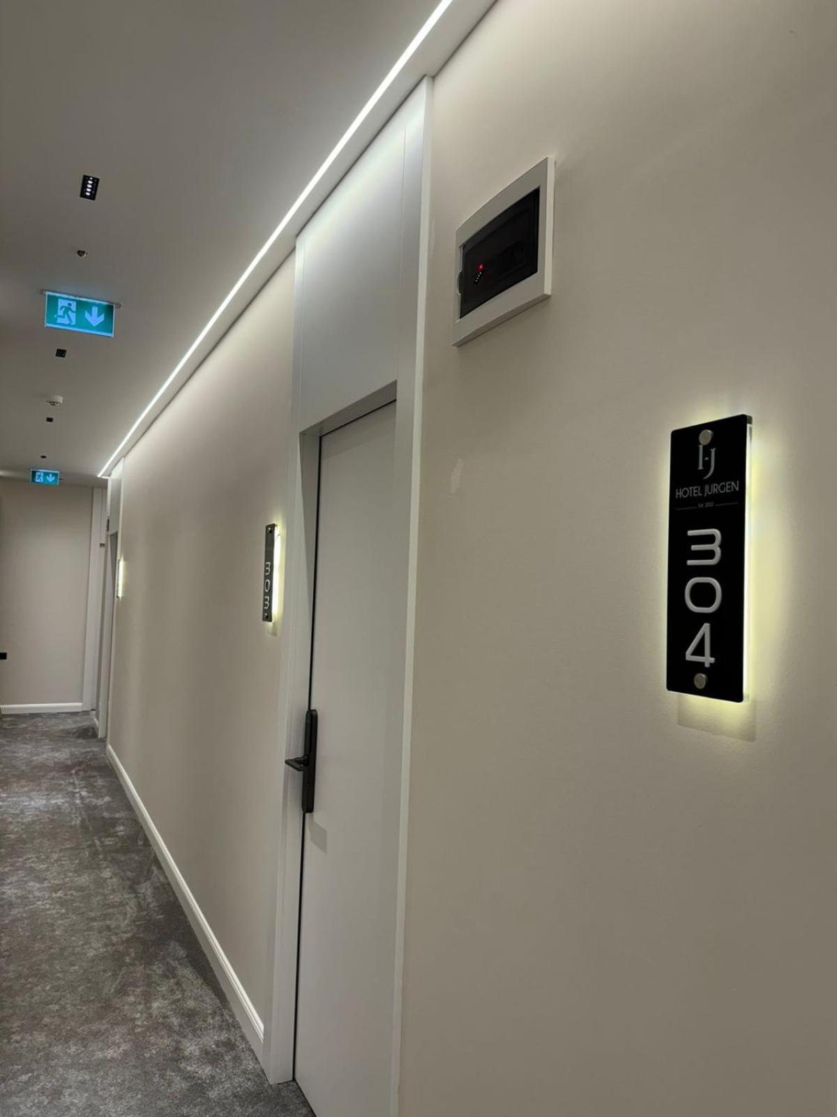 Hotel Jurgen Lezhë エクステリア 写真