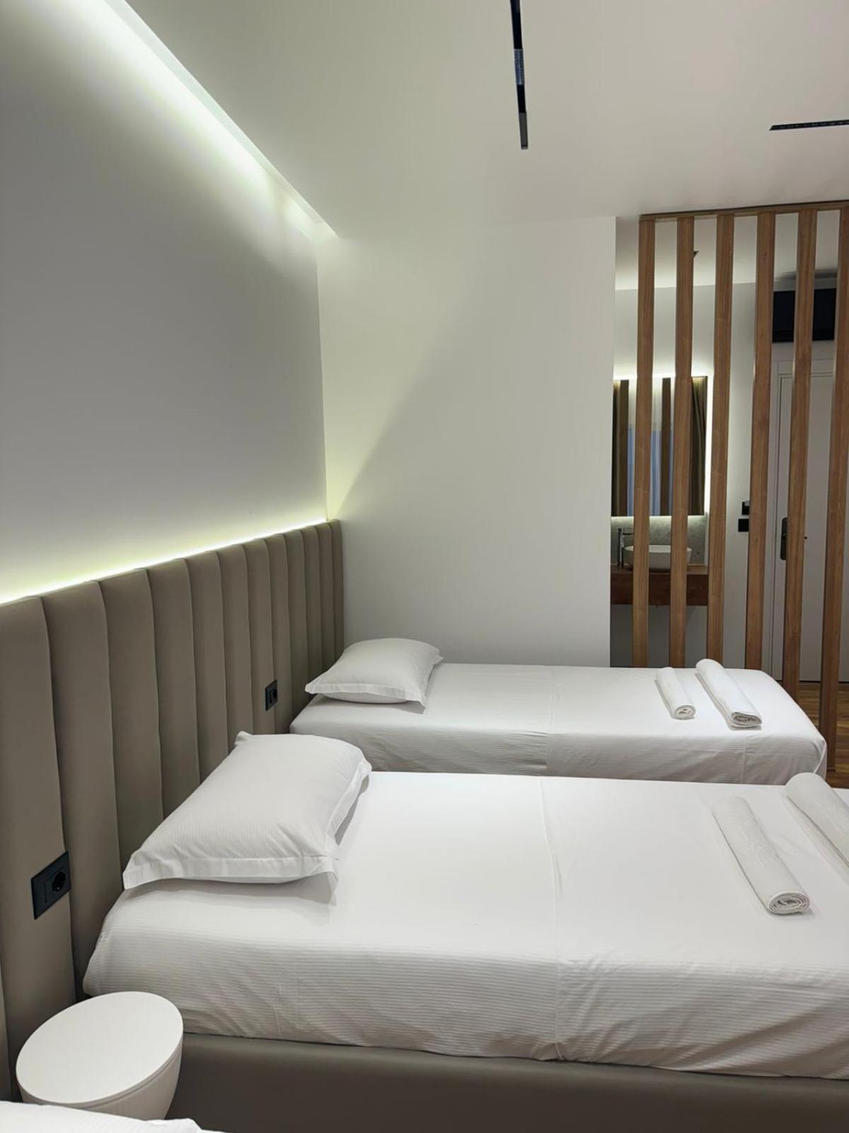 Hotel Jurgen Lezhë エクステリア 写真