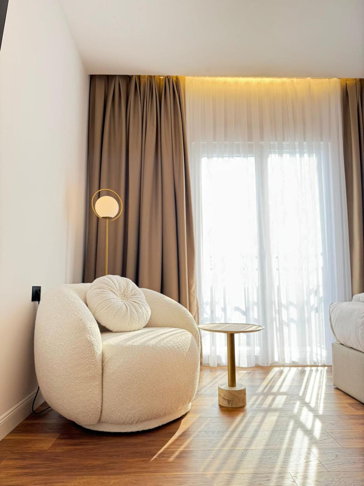 Hotel Jurgen Lezhë エクステリア 写真