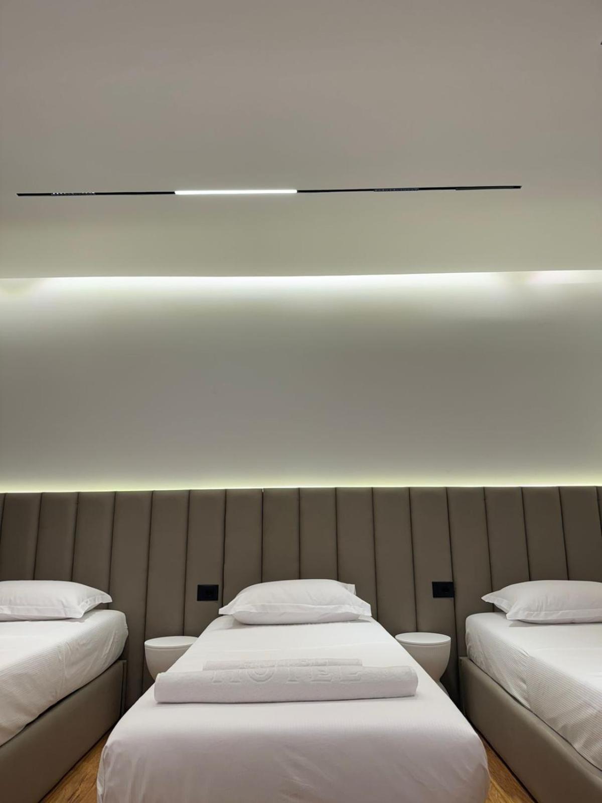Hotel Jurgen Lezhë エクステリア 写真